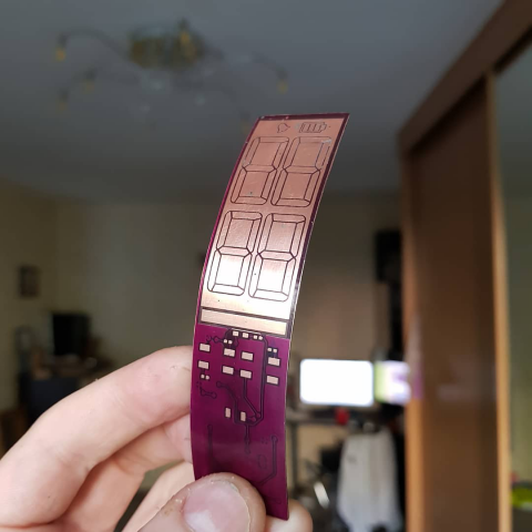 Часы на дисплее E-ink