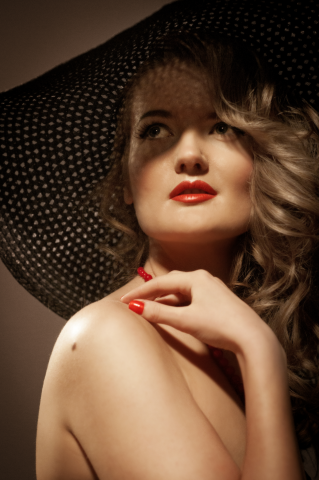 Девушка в шляпе