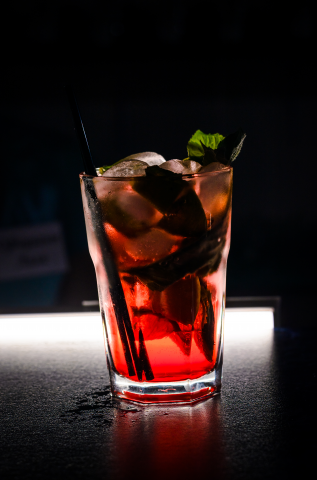 Коктейль с красным апельсином и лаймом