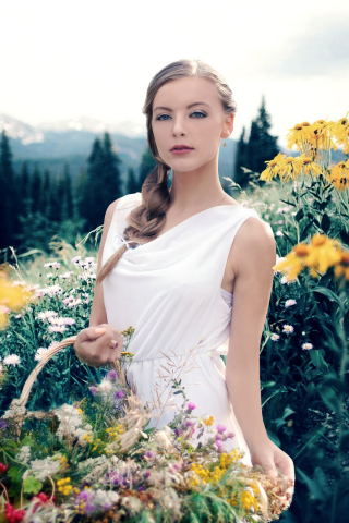 Коллаж - девушка с цветами