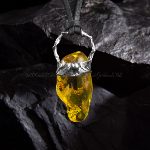 Серебро, янтарь, комар