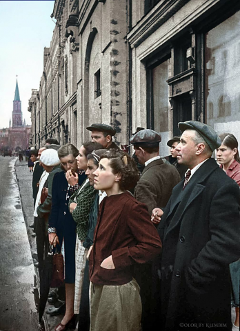 Как одевались наши бабушки и дедушки