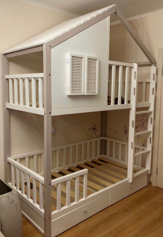 Двухъярусная кровать - домик из массива бука