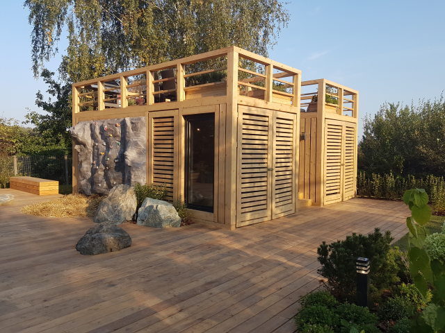 Садовый павильон из морских контейнеров