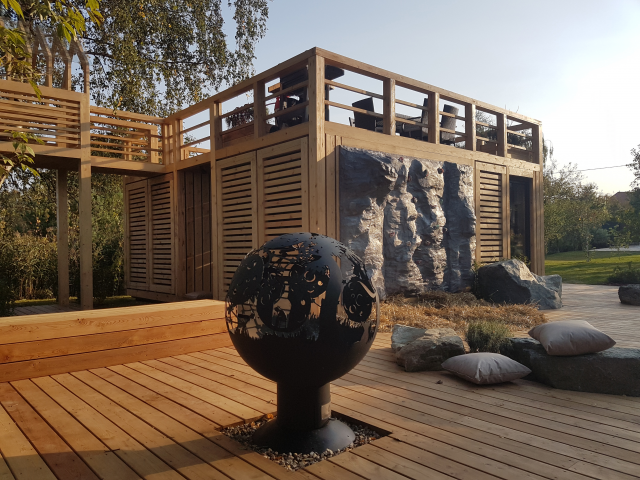 Садовый павильон из морских контейнеров