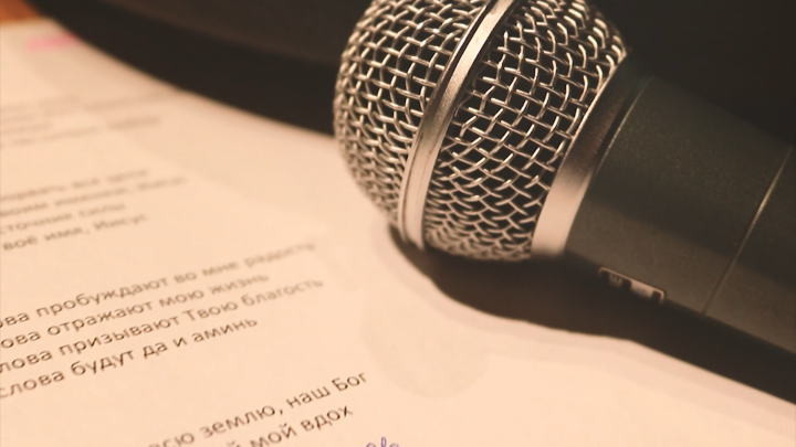 Монтаж рабочего процесса музыкальной группы