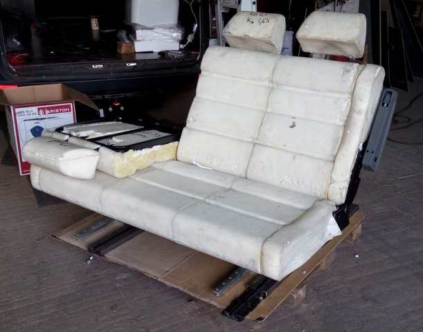 Передвижной раскладной автомобильный диван