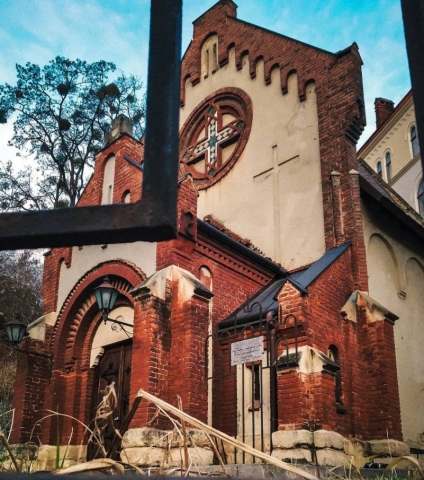 Старинная церковь