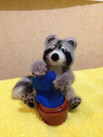 Енотик из шерсти