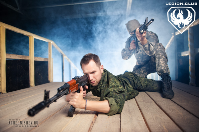 Постановочная фотосессия в военном стиле