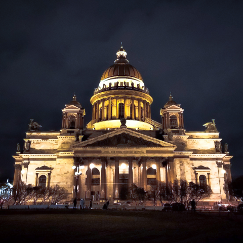 Исаакиевский собор поздним вечером