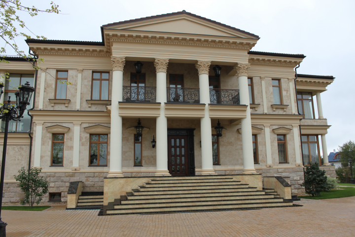 Реконструкция парадного крыльца. КП "Монолит" Истринский р-н