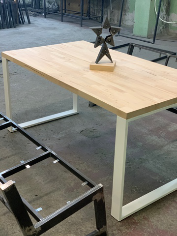 стол в стиле лофт