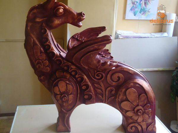 Дракон, скульптура из пластика