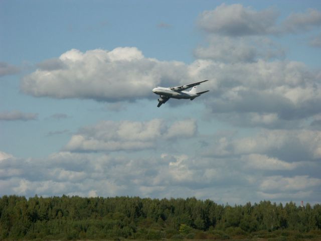 Ан-124 уходит на второй круг
