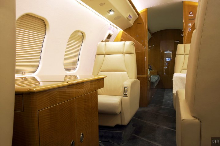 Интерьер частного воздушного судна (Global Express XRS)