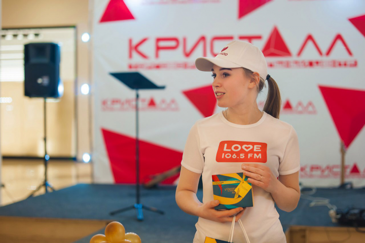 Изготовление зеркала сцены и фирменных футболок