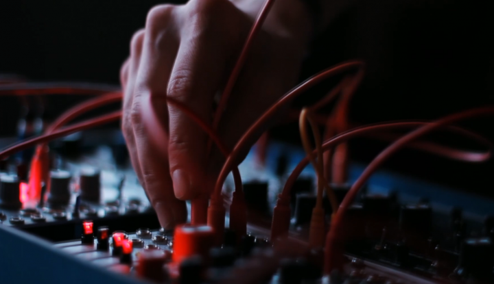 Озвучивание видео-ролика для промо комьюнити художников Synchron