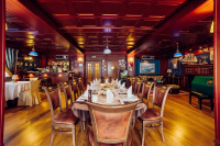 Интерьер ресторана в яхт-клубе