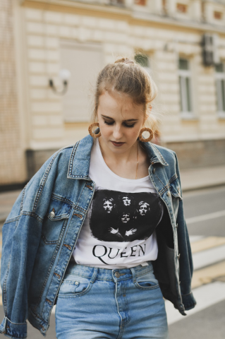 Принт "QUEEN"