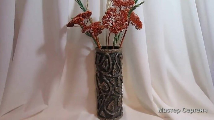 Сделала сама шикарную вазу из банки от чипсов