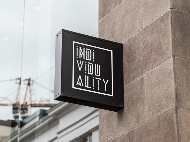 Логотип тату студии Individuality