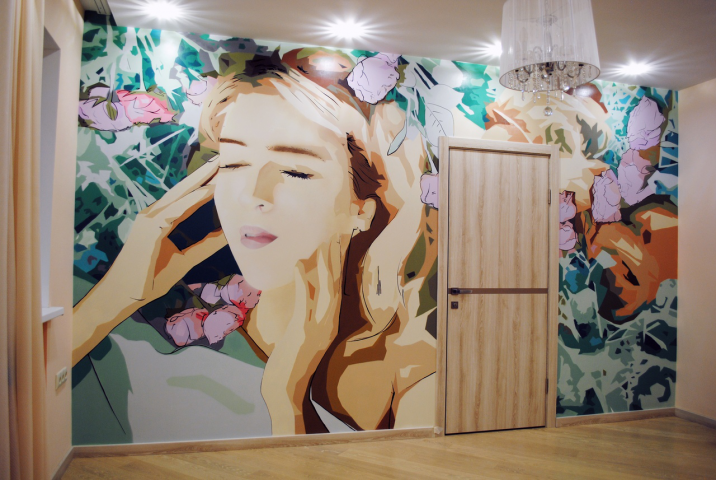 Портрет на стене