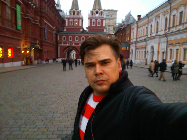 Я у Кремлёвской стены.