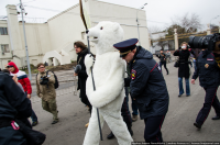 Митинг GreenPeace. Задержание провокатора в костюме медведя