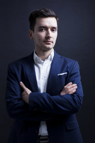 Олим – преподаватель английского языка