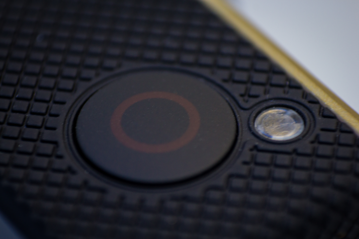 Кнопка камеры и индикатор