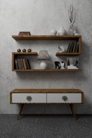 Полки для книг и комод.