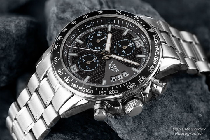 реклама мужских наручных часов фирмы LIGE