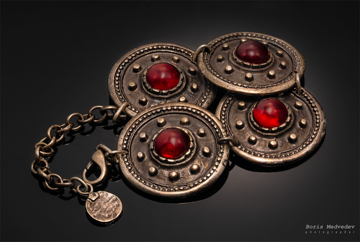 реклама бижутерии и ювелирных изделий