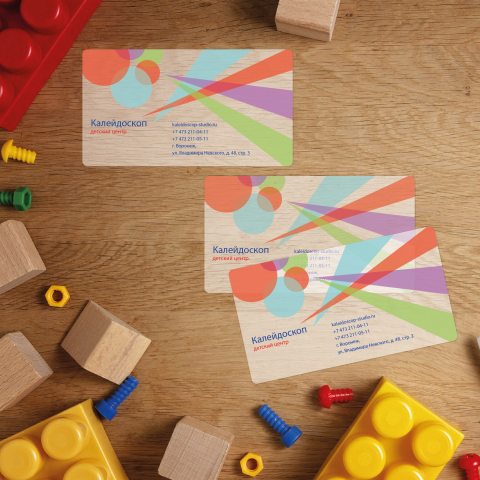 Дизайн односторонней визитки на полупрозрачном носителе