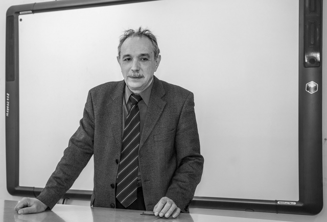 Преподаватель физики