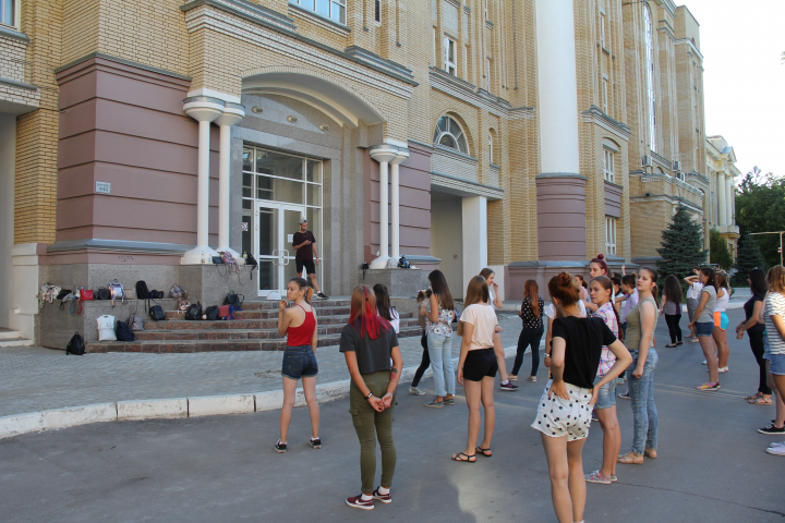 Студенты СГУ репетируют визитку вуза к фестивалю «Поехали!»