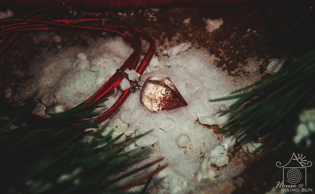 Рекламная фотография для зимней коллекции украшений