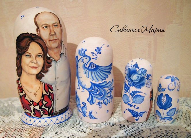Портретная матрешка. Семья. Гжель