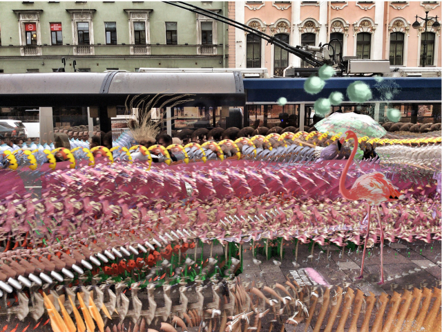 "Розовый фламинго в городской суете"