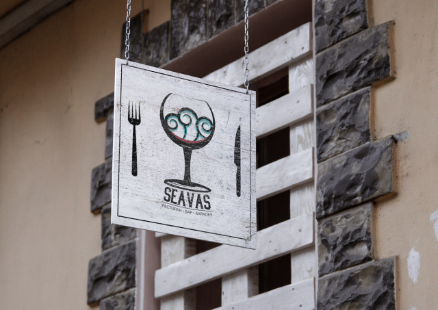 Вариант логотипа для ресторана "seavas" на берегу моря.