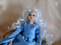 Кукла эльфийка на диване из полимерной глины