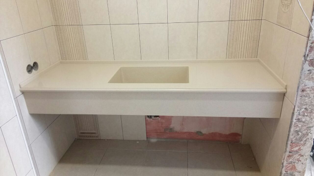 Столешница в ванную комнату