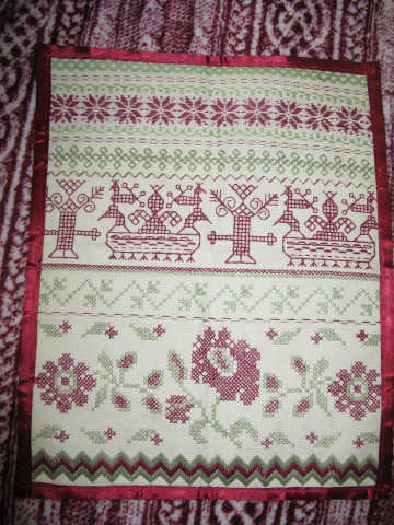 Вышитая салфетка
