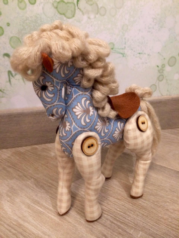 Интерьерная игрушка. Гордая лошадь.