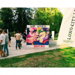 Граффити "Братский поцелуй" на форуме "Города для молодёжи"