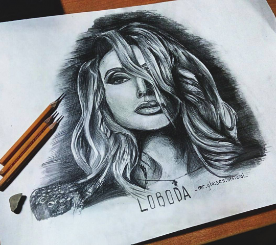 Рисунок: портрет певица LOBODA