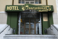 Оформление главного входа гостиницы.
