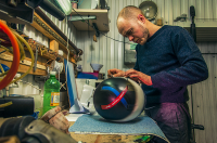 в мастерской