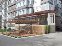 Летняя площадка перед кафе
